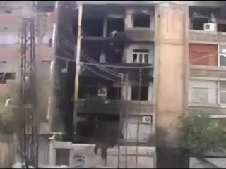 Télécharger la video: Syria فري برس حمص القصور ياعرب هذه هي حمص ولم تشاهدو شيئ بعد ياعرب  دمار هائل للمنازل جراء القصف بالهيلوكبتر بالصواريخ  19 6 2012 Homs