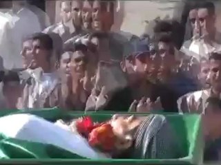 Descargar video: Syria فري برس ادلب معرة النعمان تشييع الشهيد مازن حامد القندح 18 6 2012 ج1 Idlib