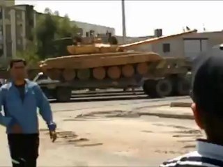 Syria فري برس احدا الدبابات المتواجدة عند جامع ابو موسى الاشعري 18 6 2012 Homs