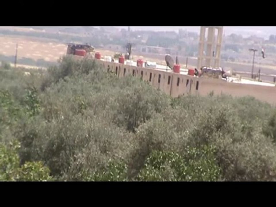 Syria فري برس حماه المحتلة  عملية سوق الهال في مدينة كفرزيتا  17 6 2012 Hama