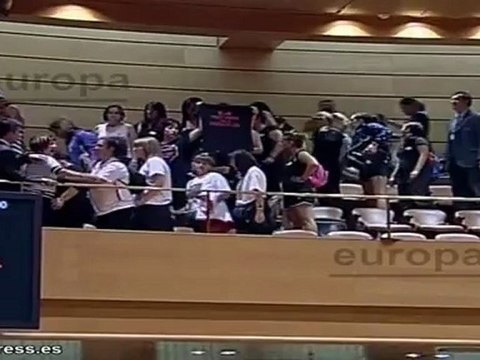 Desalojan a las mujeres de los mineros del Senado