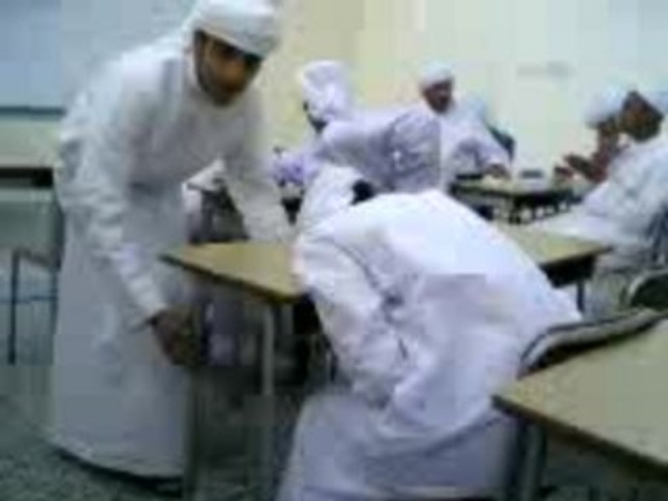 في عز نومه