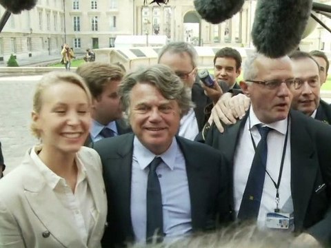 Marion Maréchal-Le Pen et Gilbert Collard entrent à l'Assemblée