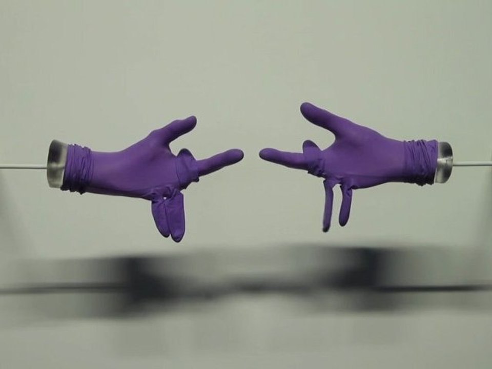 Anri Sala,  oeuvre Title Suspended, présentée par Christine Macel. Du 3 mai au 6 août 2012