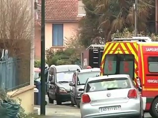 French police arrive at hostage scene