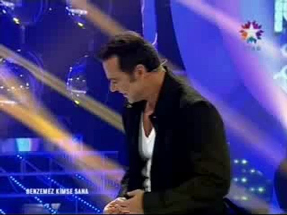 Hande Ataizi'nin saçını başını yoldu!