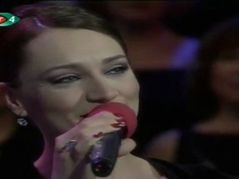 Umut Akyürek BİR GECE ANSIZIN GELEBİLİRİM