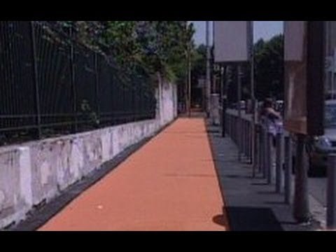 Napoli - Residenti e commercianti contro la pista ciclabile di di Viale Augusto (20.06.12)