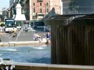 Nokia 808 PureView - Videotest 1080p Rich Recording fontana e acqua nebulizzata con zoom