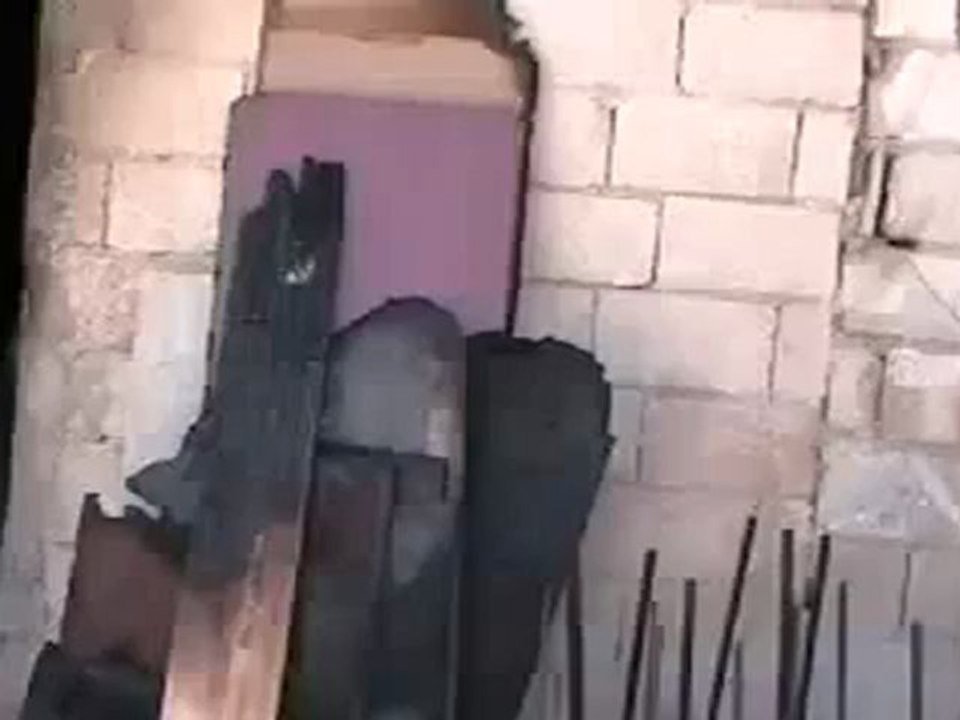 Syria فري برس حماه المحتلة الأربعين احد القذائف التي سقطت في الحي  19 6 2012 Hama