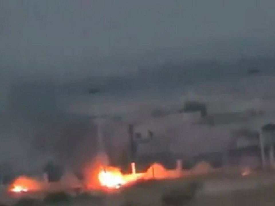 Syria فري برس حماه المحتلة  حي مشاع الفروسية   تصاعد الدخان من المنازل 19 06 2012 Hama