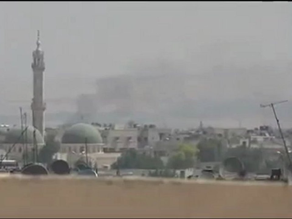 Syria فري برس  حماه المحتلة  أعمدة الدخان من جنوب الملعب 20 6 2012 Hama