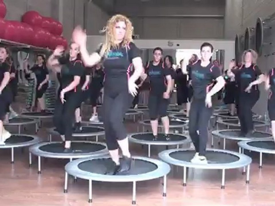 Monya fitness Insegna aerobica step spinning fit-boxe Gag e Tonificazione generale Stretching.