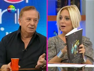 Seyfi Dursunoğlu  canlı yayında klasik batı musıki bilgisini gösteriyor