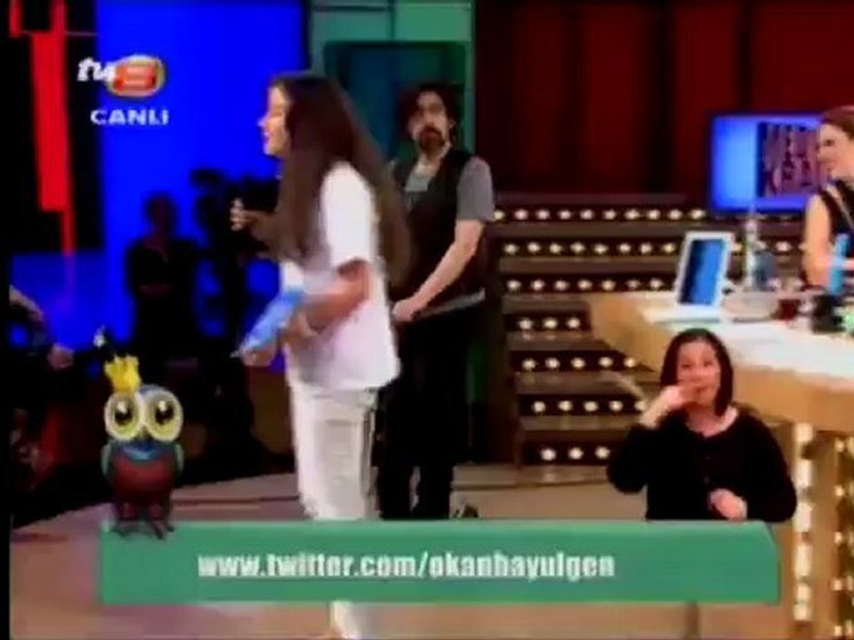 Tv 8 - Tuzla Piri Reis Denizcilik Anadolu Meslek Lisesi'nden öğrenci Haydi Gülümse projesinden bahsediyor.