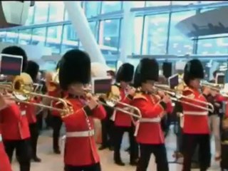 JO 2012 - Des anneaux olympiques à Heathrow