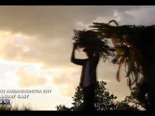 Zandry Gasy - Eny ambanivohitra eny (A/C: Riambetso)