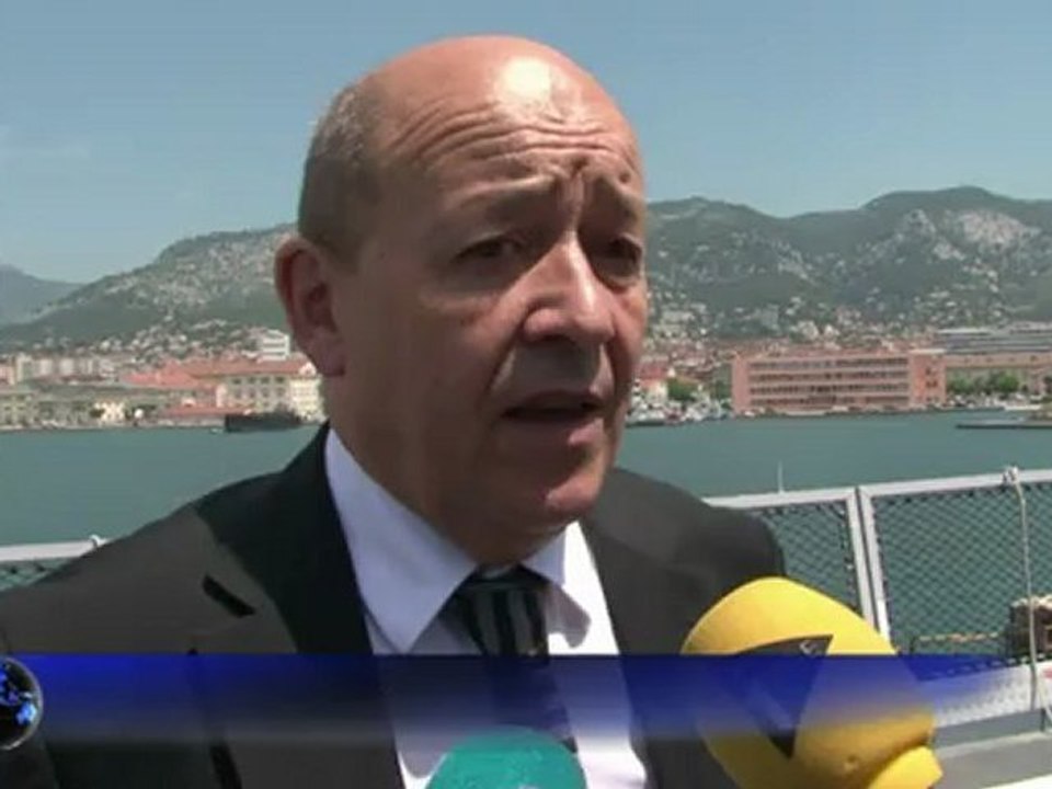 Le Drian à Pierrefeu pour un hommage aux deux gendarmes tuées