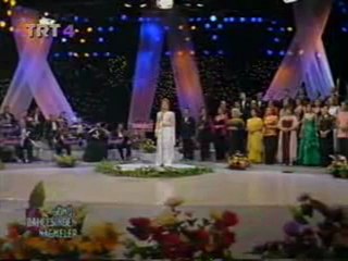 Filiz Şatıroğlu    "Dün gece  ye's  ile kendimden geçtim"
