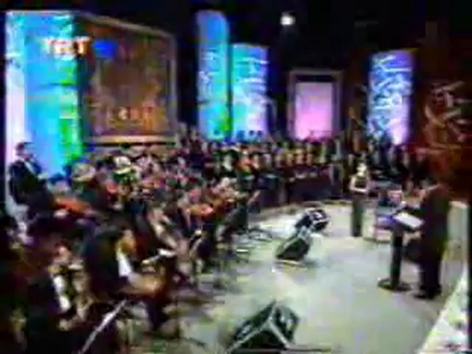 Filiz  Şatıroğlu     "Artık bu solan bahçede bülbüllere yer yok"