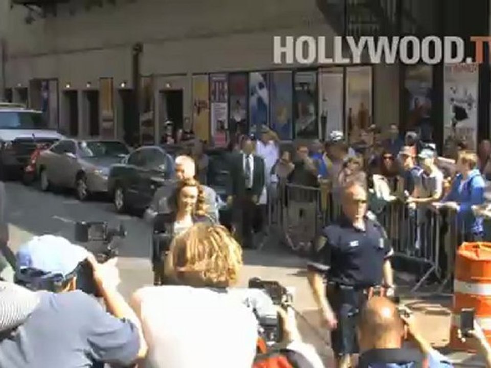 Olivia Wilde & Denis Leary in NYC at The Late Show! - Hollywood.TV