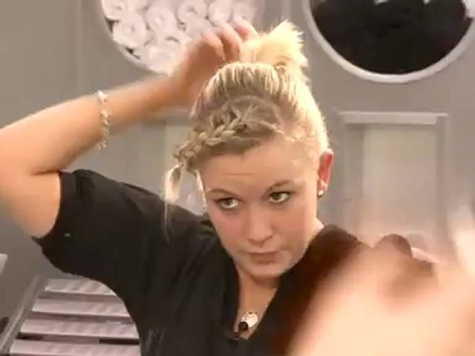 How To Do Cheerleaders' Hair Styles