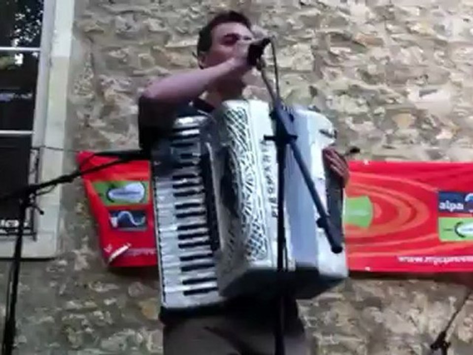 Guitare et accordéon / fête de la musique / Le Mans