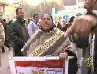 مظاهرات تطالب النواب بالالتزام بتحقيق أهداف الثورة