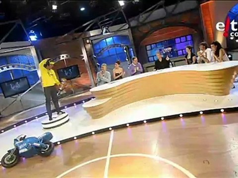 Valentino Rossi dedica a Jorge Lorenzo el himno de Italia en 'Uyyyyy!'