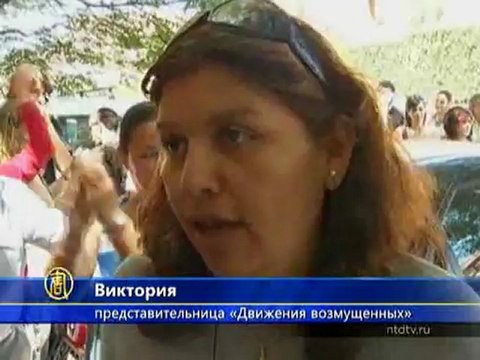 Испанские протестующие не дали выселить семью