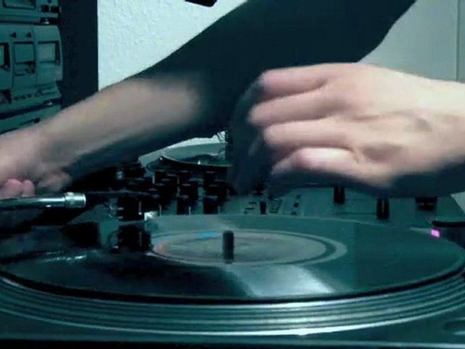 Dj Emotion - Out Of Control (Quick Mix)