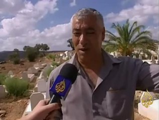 المستوطنون يعتدون على اشجار الزيتون في قرية اللبن