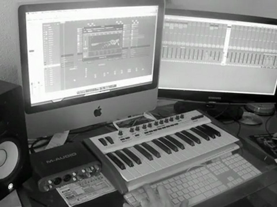 DJRHUM IN STUDIO