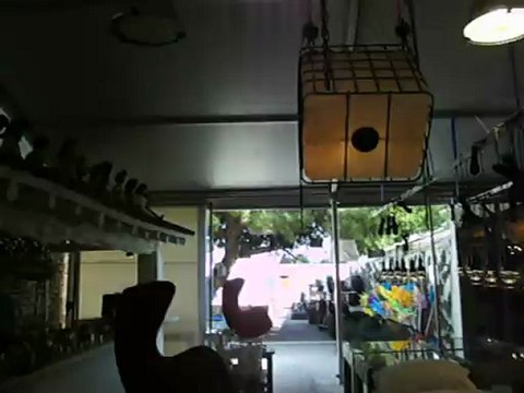 Superstore contemporain ibizensco : le défilé des poupées