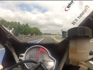 A Magny Cours, t'as une caméra : "toi tu rentres pas"... lol