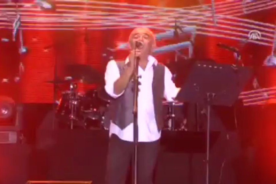 Edip Akbayram konser verdi