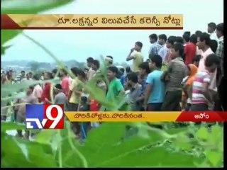 1000, 500 currency notes flow in water