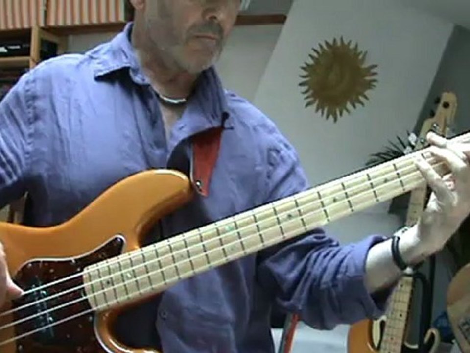 MONEY PINK FLOYD BASS