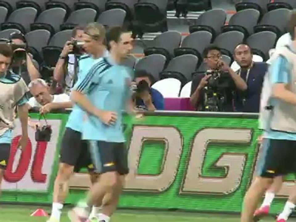 المنتخب الاسباني يستعد لمواجهة المنتخب الفرنسي