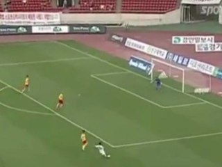 L'énorme boulet de canon en pleine lucarne !
