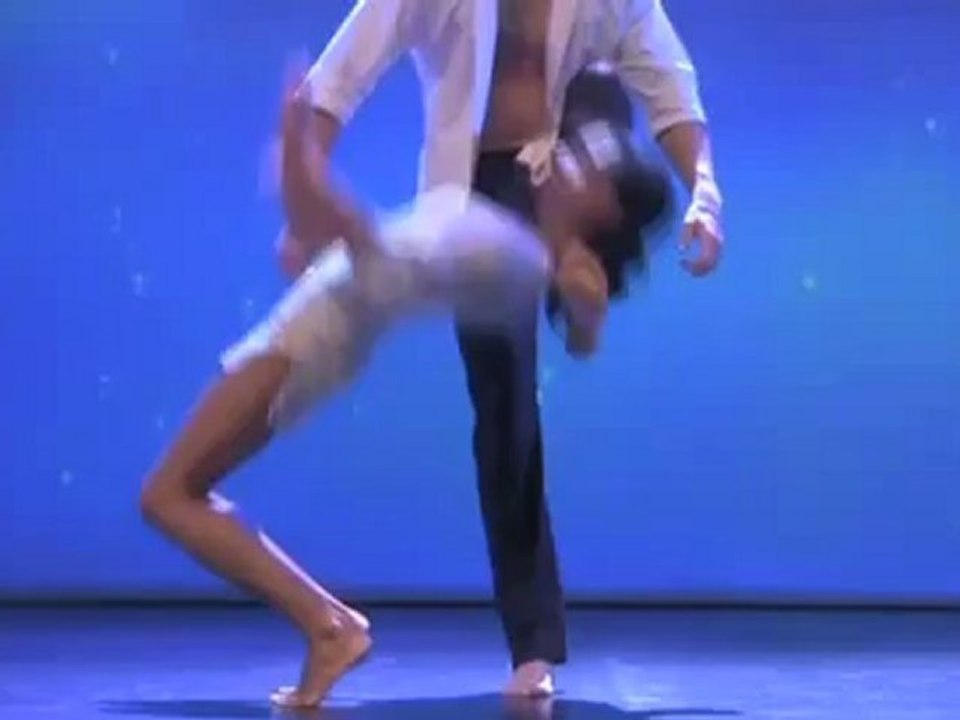 The International Artist Agency   Duo Maintenant   Adiagio act
