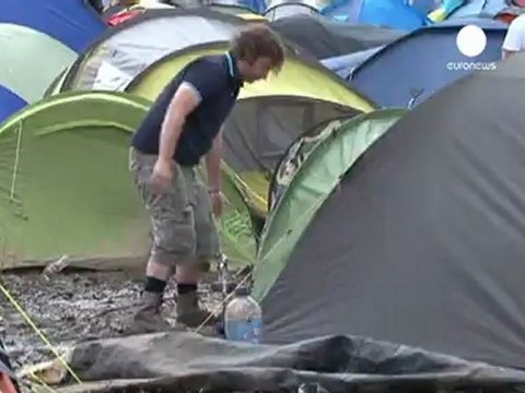 Mud causes chaos at Isle of White Festival