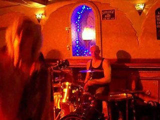 Guma Guma - Guess (live Q.G le 22 juin 2012)