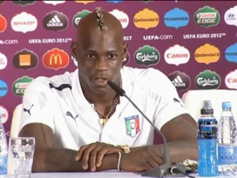 Balotelli: Ho amici tra gli inglesi ma non tempo nessuno