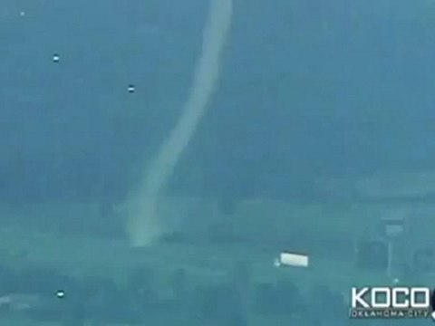 Ovni ufo en Tornado Oklahoma Mayo 2011 2
