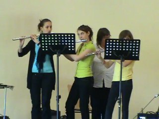 M2U00962 la Cucaracha par un trio de flûtes