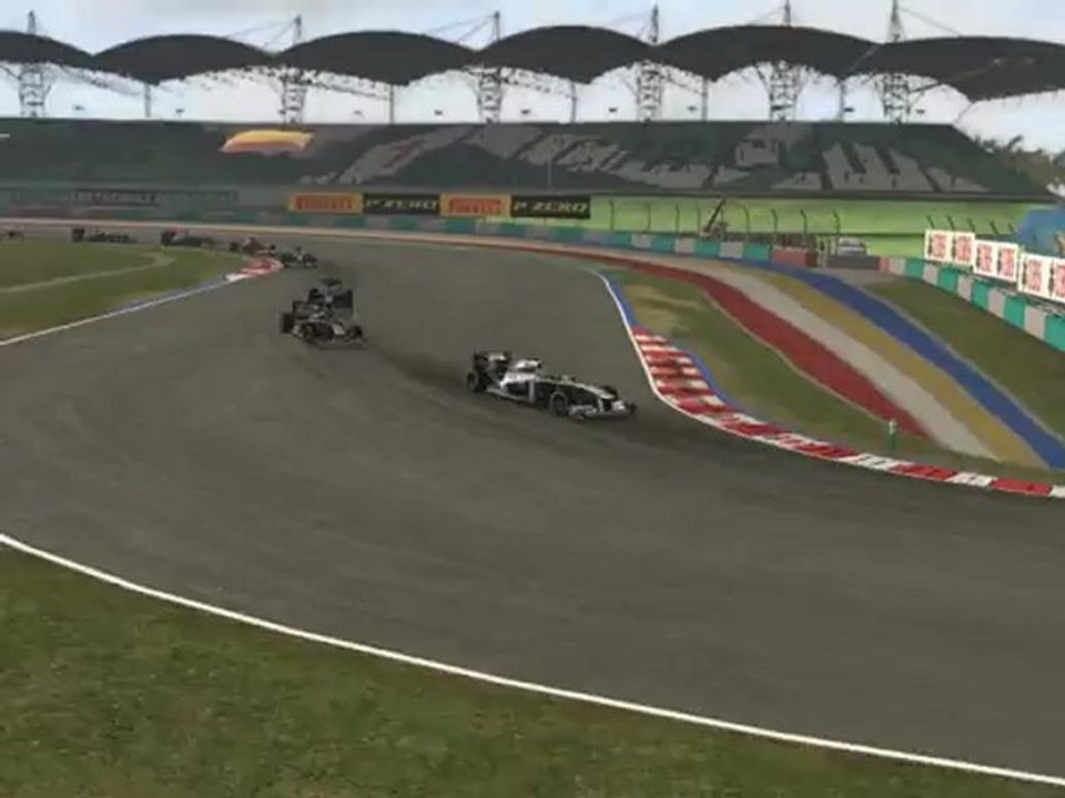 F1 2011 - GP de Malaisie - Webber aux stands