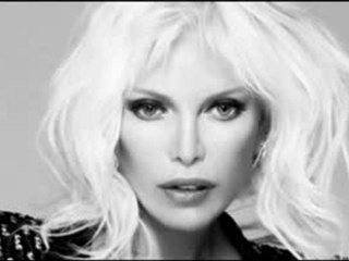 Ajda Pekkan    "Yine Tek"