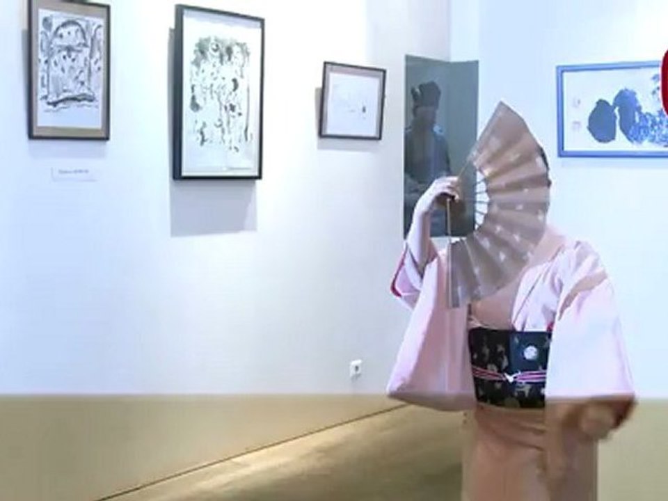 danse traditionnelle de Geisha japonaise par Saki  / traditionnal japanese geisha dance by Saki in Paris