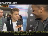 Justin Bieber e Scooter Braun entrevistados pelo Extra